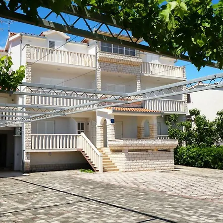 Mira Apartment