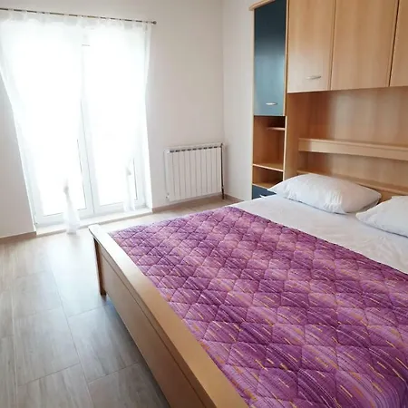 Apartment Mira